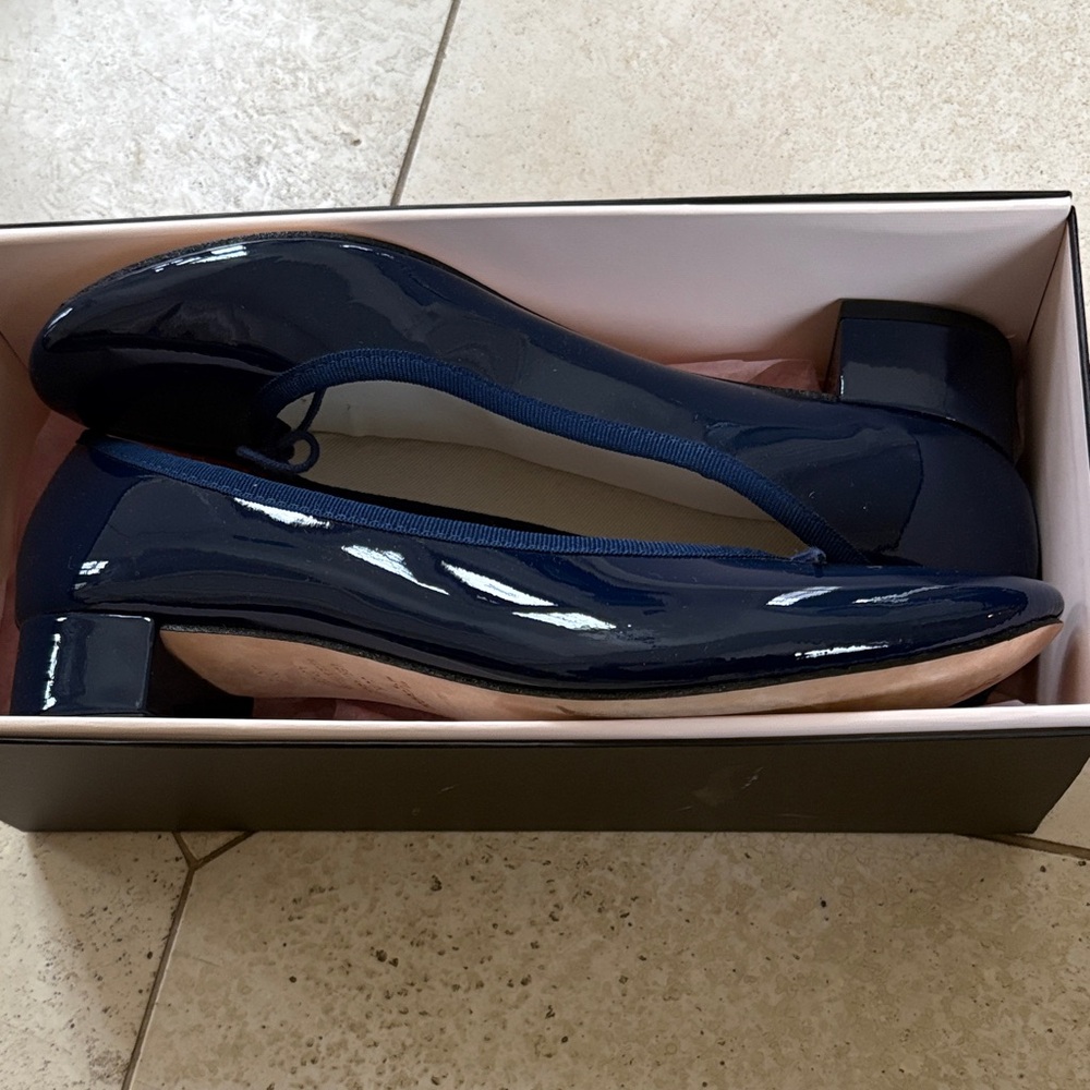 Repetto Glossy Dark Blue Flats
